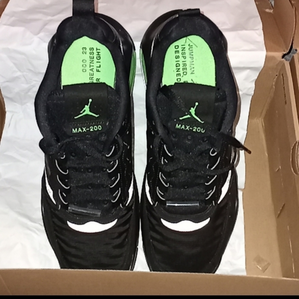 Jordan Max 200 "Altitude Green" size 12